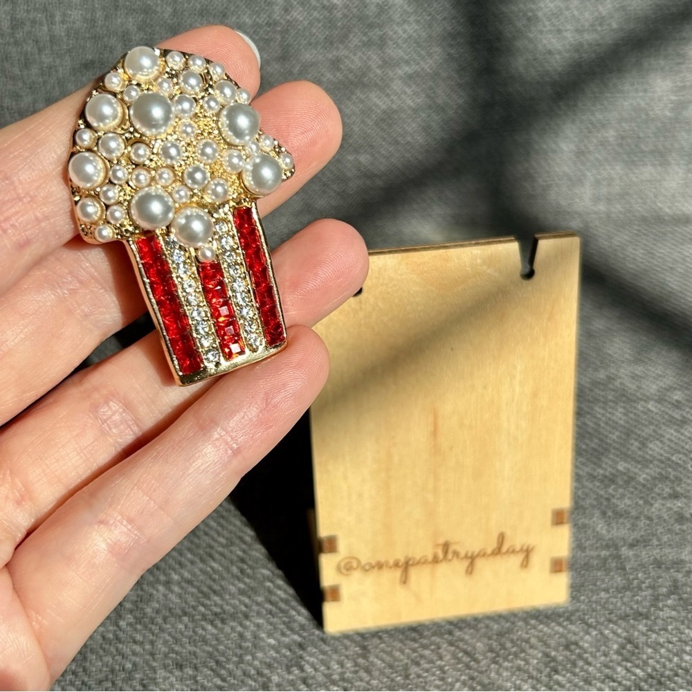 Red White Gold Rhinestone Popcorn Bucket Fashion Brooch Pin - Picture 3 of 17